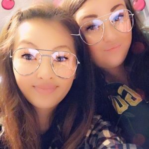 Meet your Posher, Denise